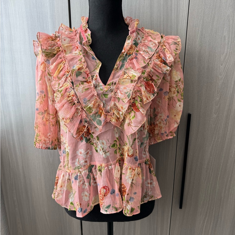 ‼️‼️FINAL SALE ‼️‼️Pink plunge v-neck blouse with 3/4 sleeves and ruffled peplum - Picture 2 of 14